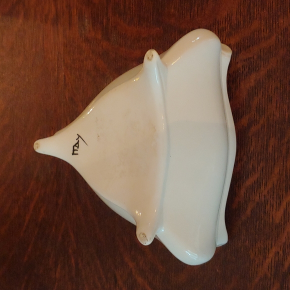 Seashell Porcelain Covered Dish - Picture 7 of 16